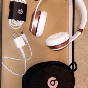 Rose Gold Wireless Beats
